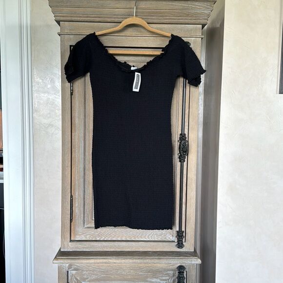 Fifth & Mode Carmen Smocked Mini Dress size Large in Black NWT - Picture 4 of 15